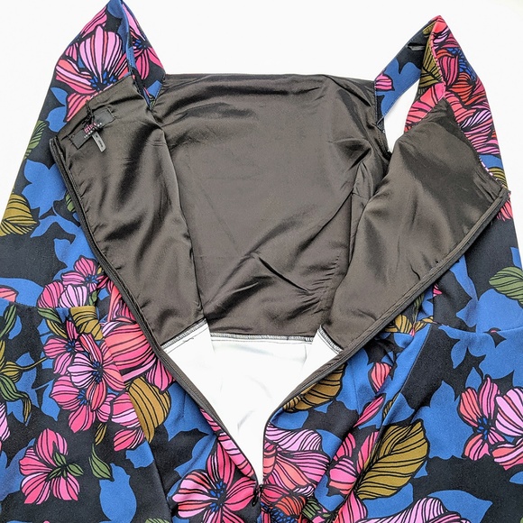 Trina Turk Miley Bell Sleeve Dress Womens Size 2 Dark Floral Print - Picture 5 of 7